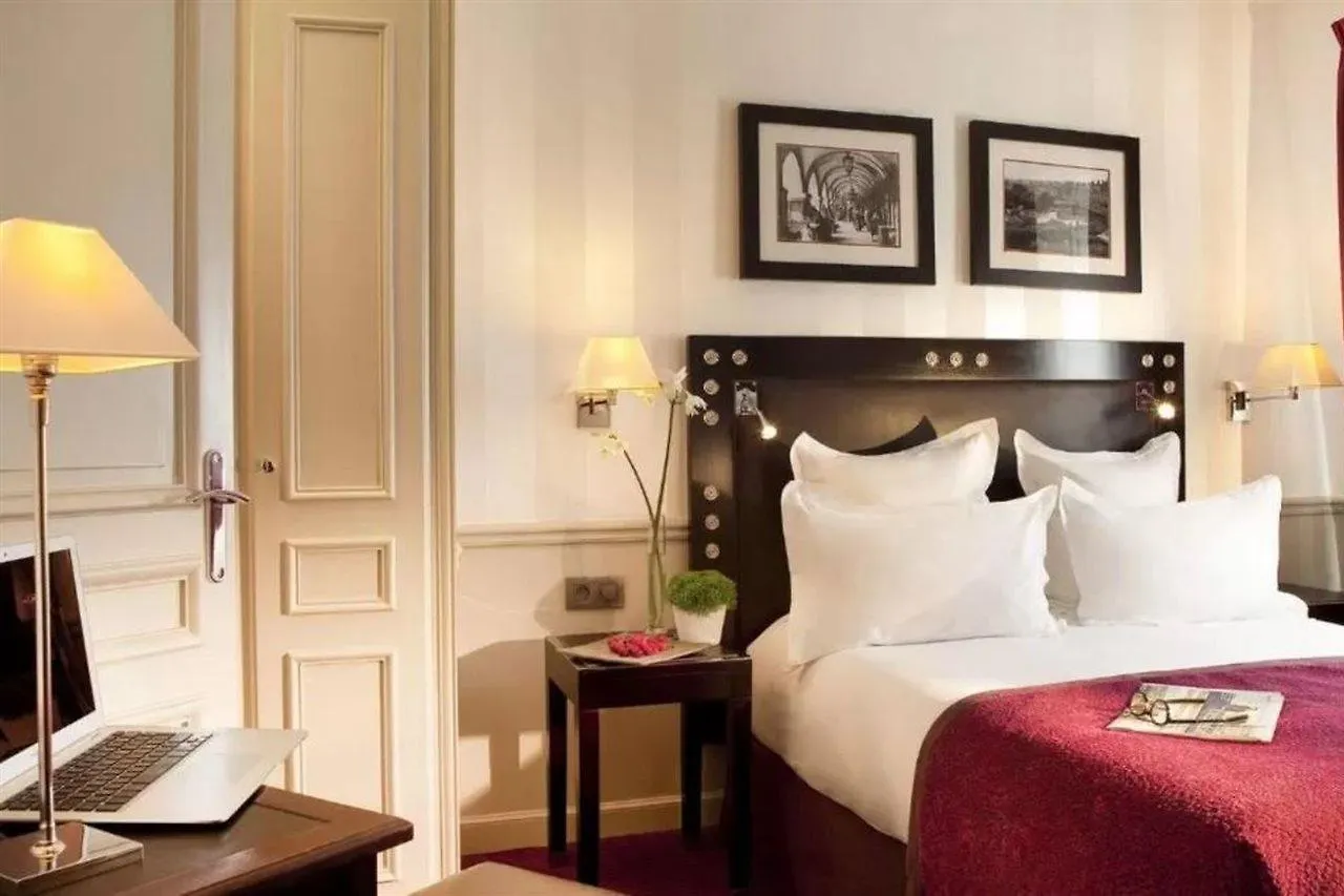 ***  Hotel Duquesne Eiffel Paris France