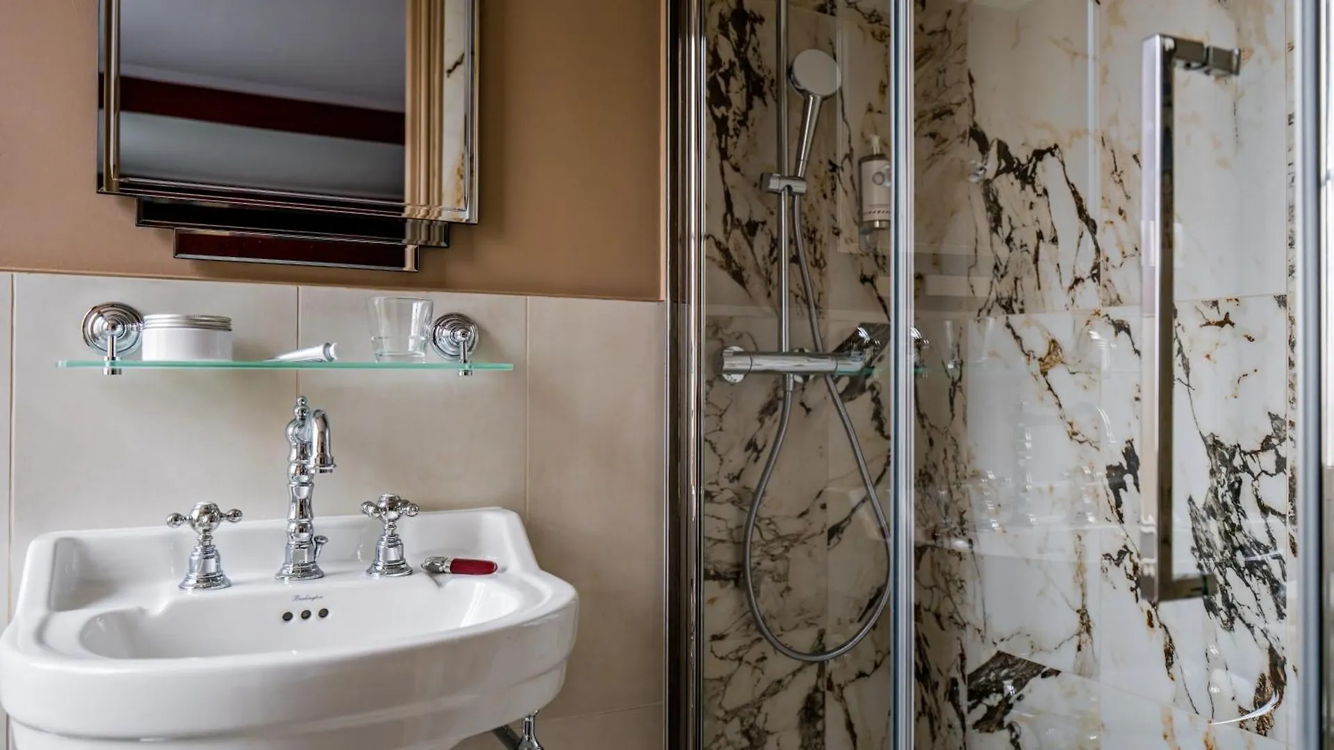 ***  Hotel Duquesne Eiffel Paris France