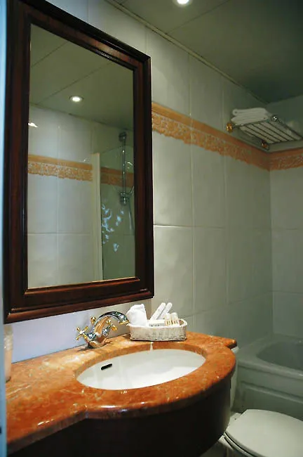 ***  Hotel Duquesne Eiffel Paris France